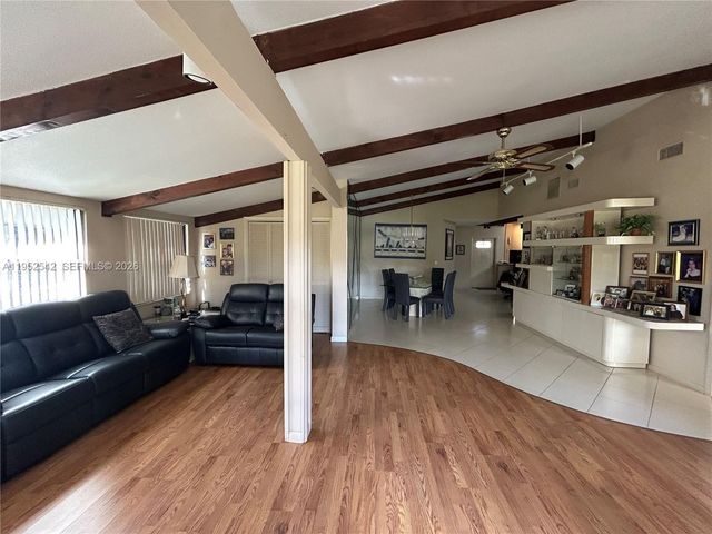 602 Briarwood Cir 4-46, Hollywood, FL 33024