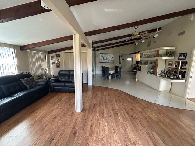 602 Briarwood Cir 4-46, Hollywood, FL 33024