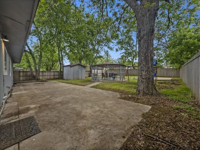 1310 E Inwood Drive, Arlington, TX 76010