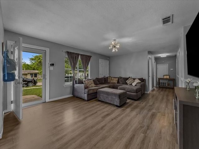 1310 E Inwood Drive, Arlington, TX 76010