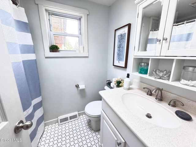 577 McQueen Road, Perth, NY 12010