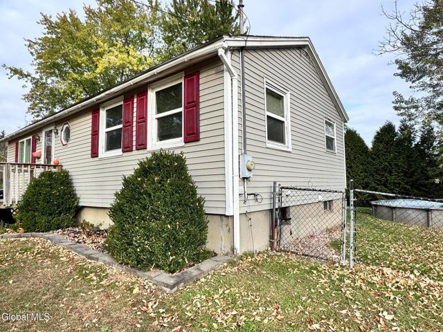 577 McQueen Road, Perth, NY 12010