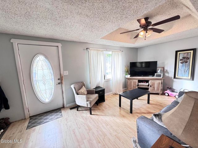 577 McQueen Road, Perth, NY 12010