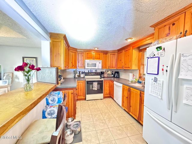 577 McQueen Road, Perth, NY 12010