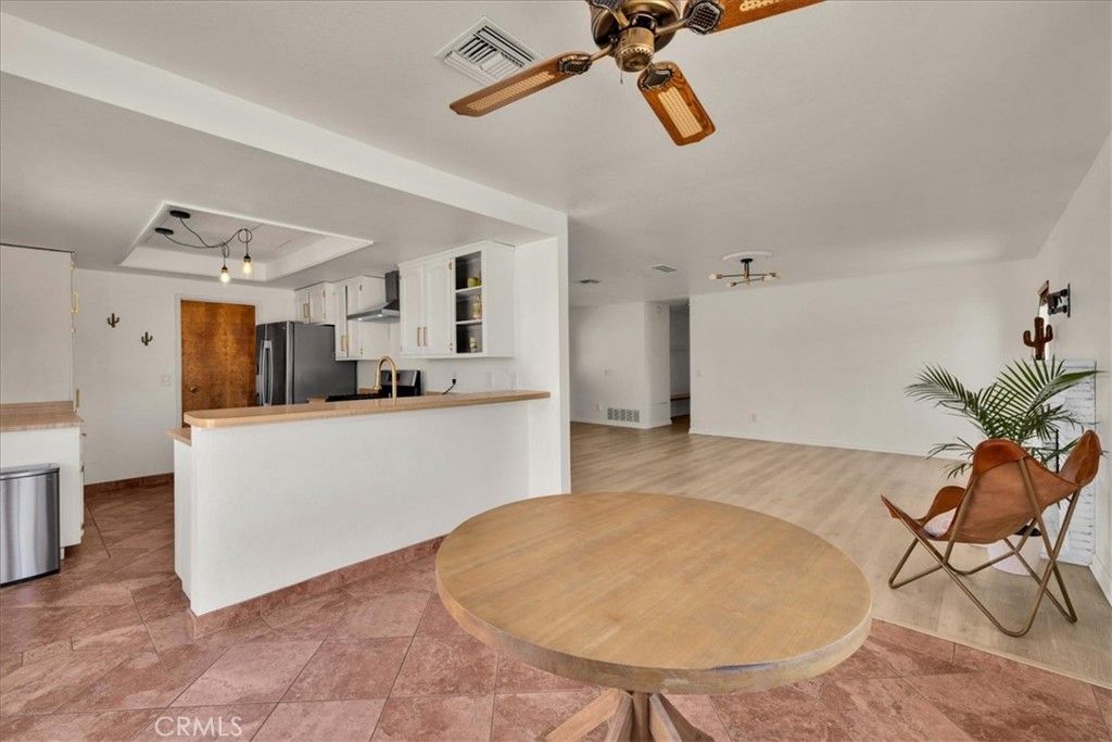 Image 11 of property listing at 4808 Camarilla Avenue, Yucca Valley, CA 92284