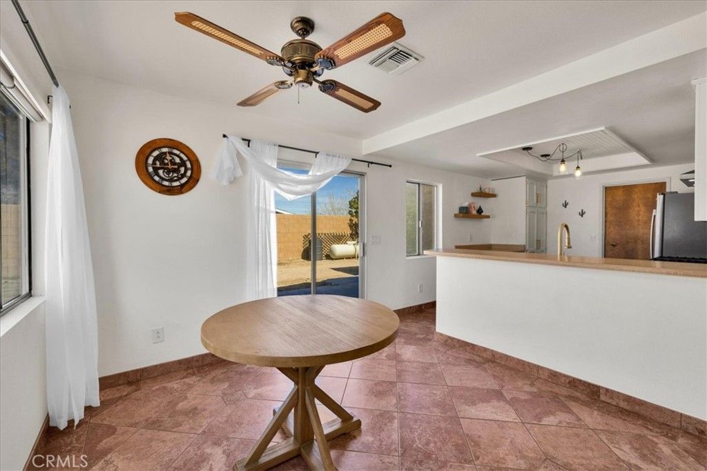 Image 12 of property listing at 4808 Camarilla Avenue, Yucca Valley, CA 92284