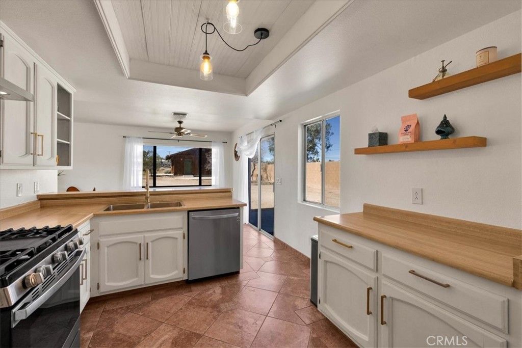 Image 16 of property listing at 4808 Camarilla Avenue, Yucca Valley, CA 92284