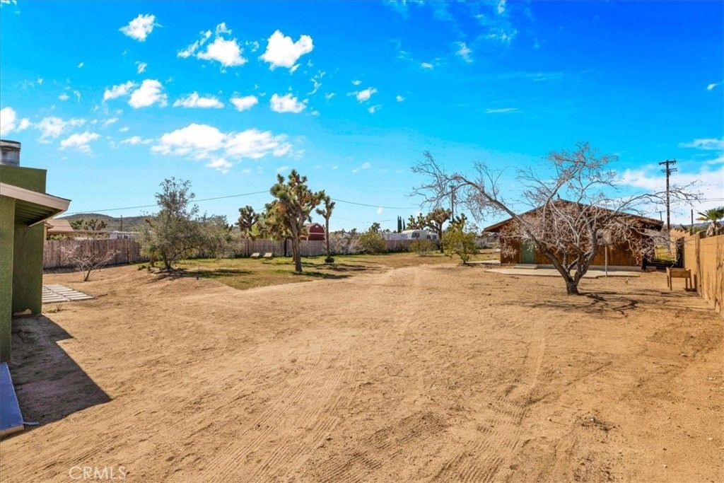 Image 31 of property listing at 4808 Camarilla Avenue, Yucca Valley, CA 92284