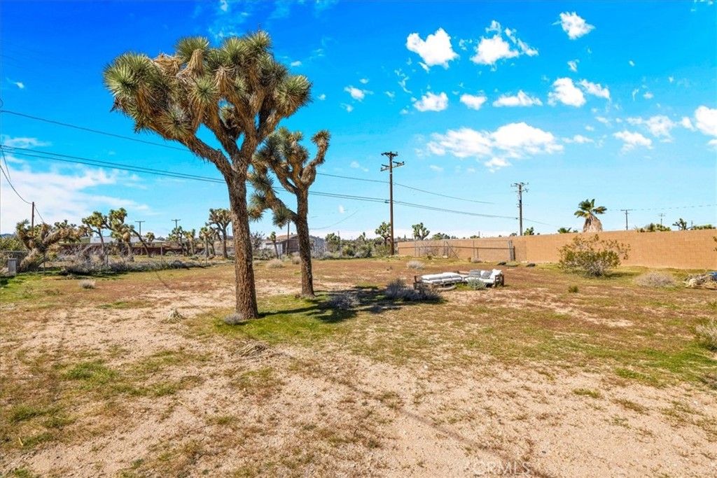 Image 36 of property listing at 4808 Camarilla Avenue, Yucca Valley, CA 92284