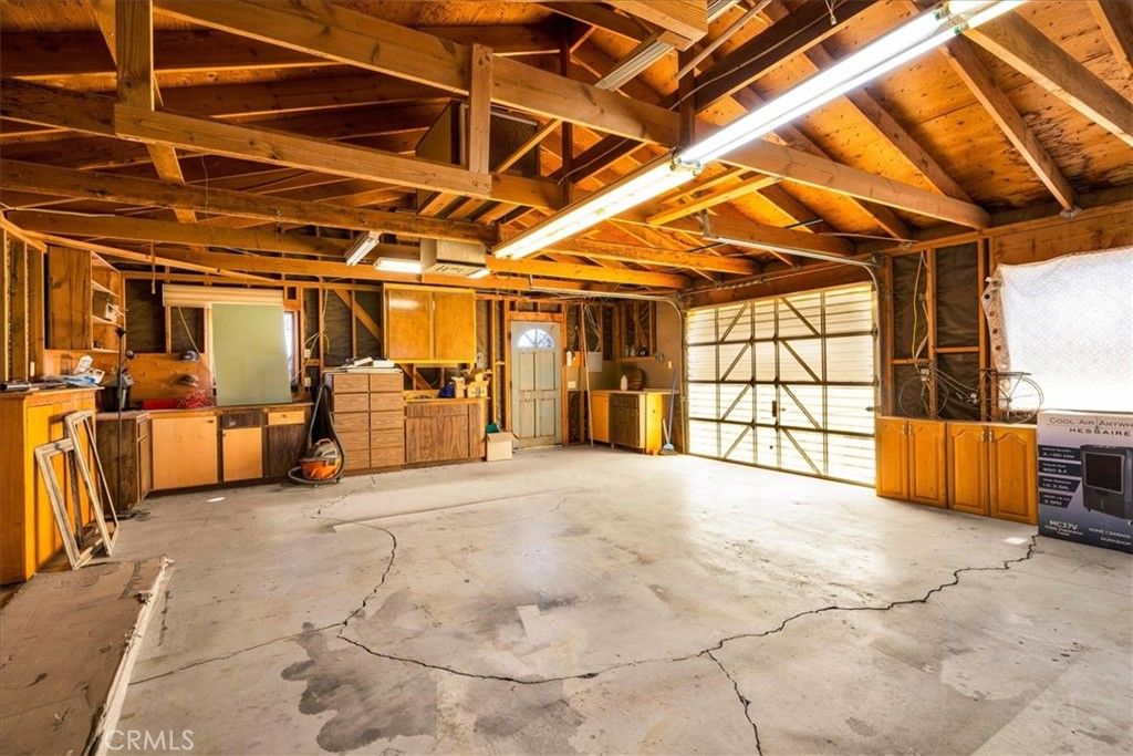 Image 41 of property listing at 4808 Camarilla Avenue, Yucca Valley, CA 92284