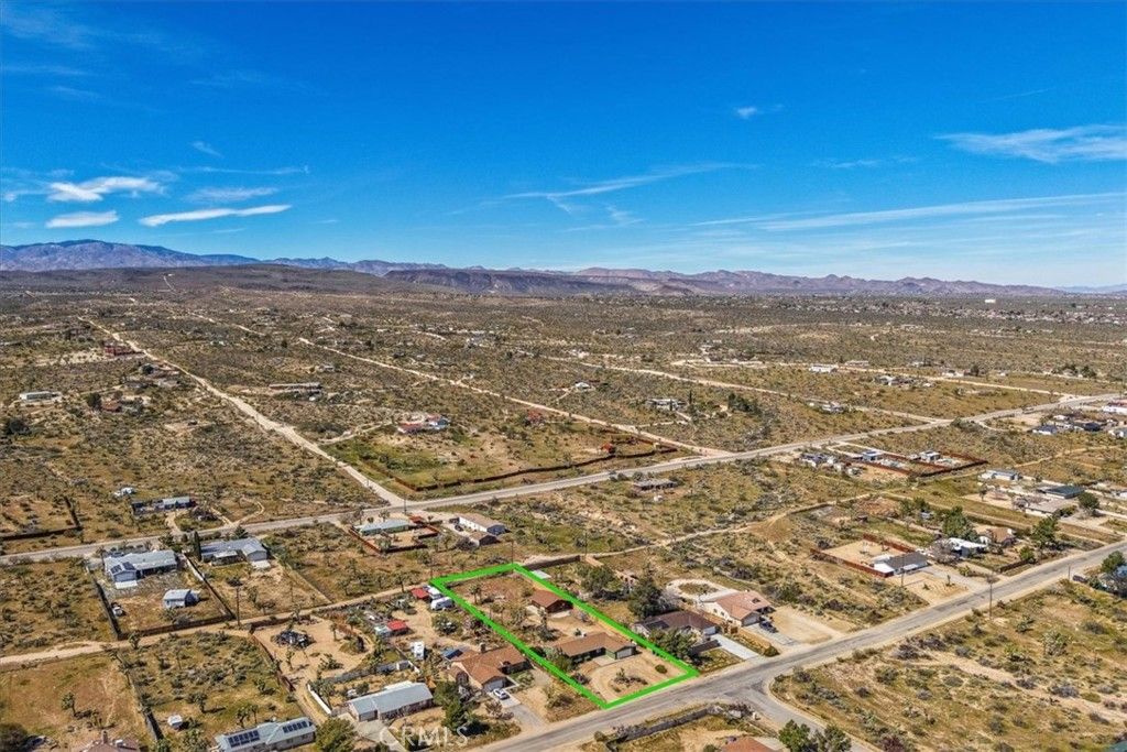 Image 43 of property listing at 4808 Camarilla Avenue, Yucca Valley, CA 92284