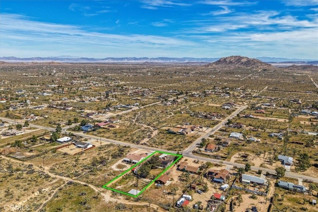 Image 44 of property listing at 4808 Camarilla Avenue, Yucca Valley, CA 92284