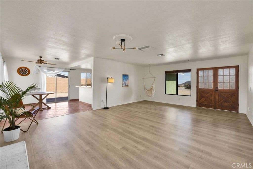 Image 8 of property listing at 4808 Camarilla Avenue, Yucca Valley, CA 92284