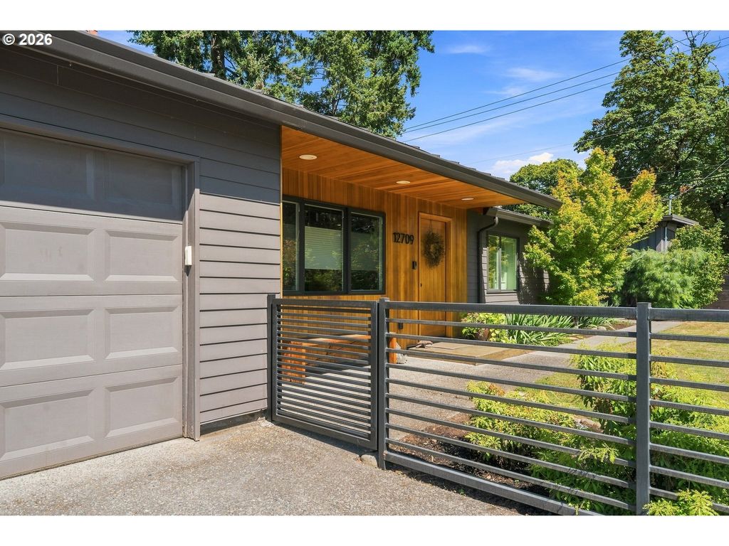 12709 Se RAMONA St, Portland, OR 97236