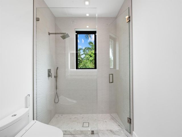 111 Fiesta Way, Fort Lauderdale, FL 33301