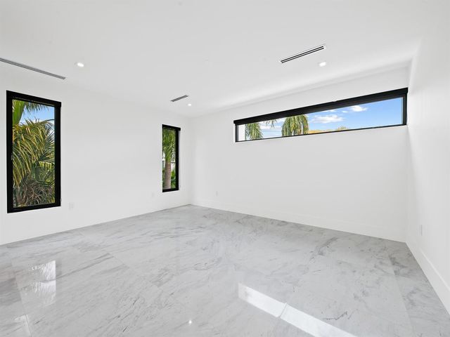 111 Fiesta Way, Fort Lauderdale, FL 33301