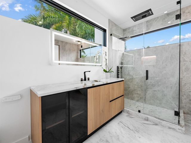 111 Fiesta Way, Fort Lauderdale, FL 33301