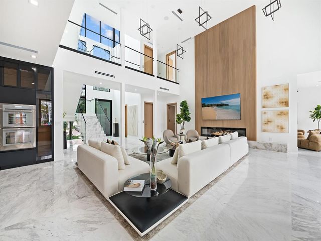 111 Fiesta Way, Fort Lauderdale, FL 33301