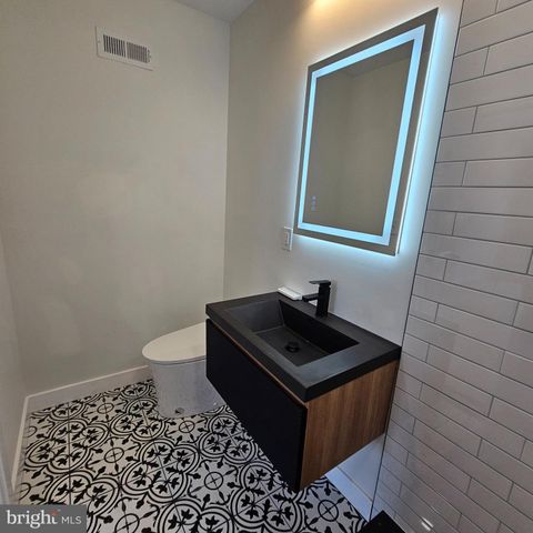 5755 N 17TH ST, Philadelphia, PA 19141