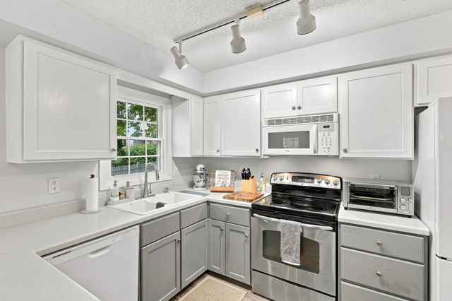 7505 W 111th Street, Bloomington, MN 55438