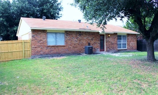 1533 Santa Fe Trail, Grand Prairie, TX 75052