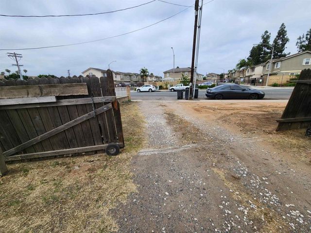 664 N Fig St, Escondido, CA 92025