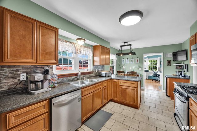 1711 SHORT Drive, Pekin, IL 61544