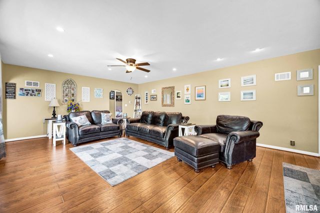 1711 SHORT Drive, Pekin, IL 61544