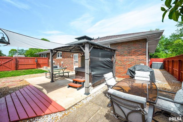 1711 SHORT Drive, Pekin, IL 61544