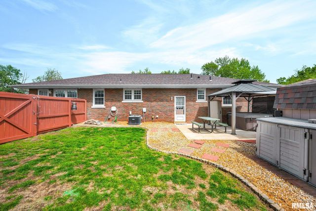 1711 SHORT Drive, Pekin, IL 61544