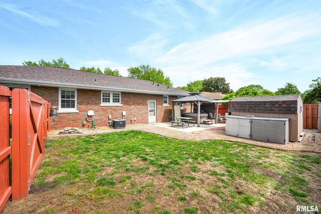 1711 SHORT Drive, Pekin, IL 61544