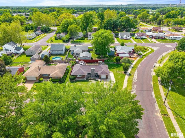1711 SHORT Drive, Pekin, IL 61544