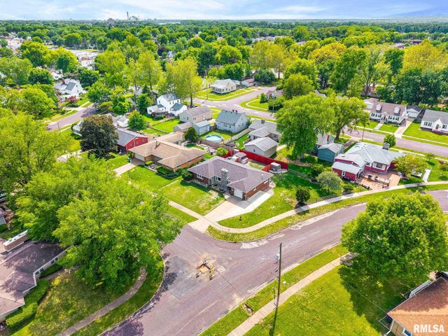1711 SHORT Drive, Pekin, IL 61544