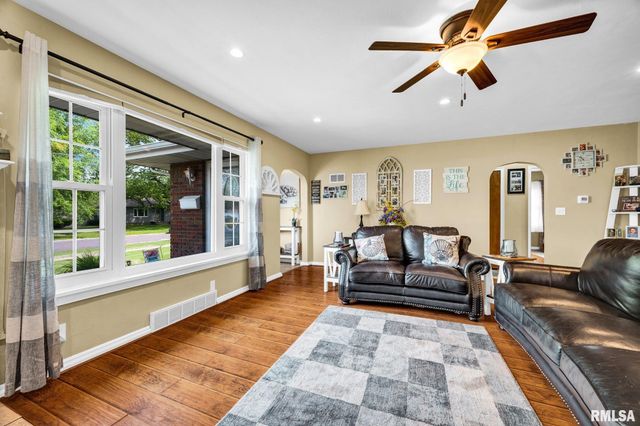 1711 SHORT Drive, Pekin, IL 61544