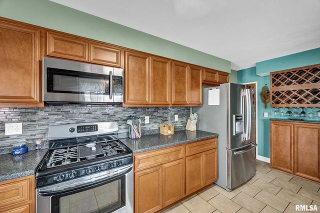 1711 SHORT Drive, Pekin, IL 61544