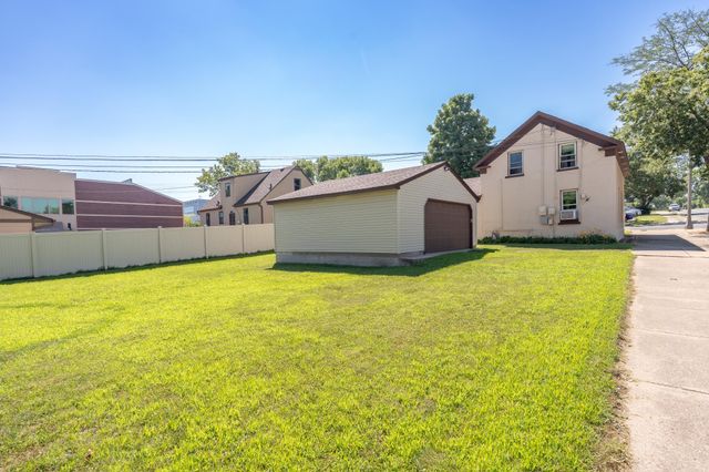239 3rd Avenue W, Shakopee, MN 55379