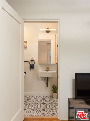 5120 Willowcrest Avenue, North Hollywood (los Angeles), CA 91601