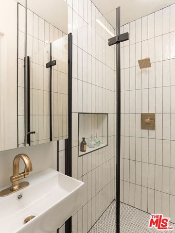 5120 Willowcrest Avenue, North Hollywood (los Angeles), CA 91601