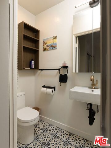 5120 Willowcrest Avenue, North Hollywood (los Angeles), CA 91601