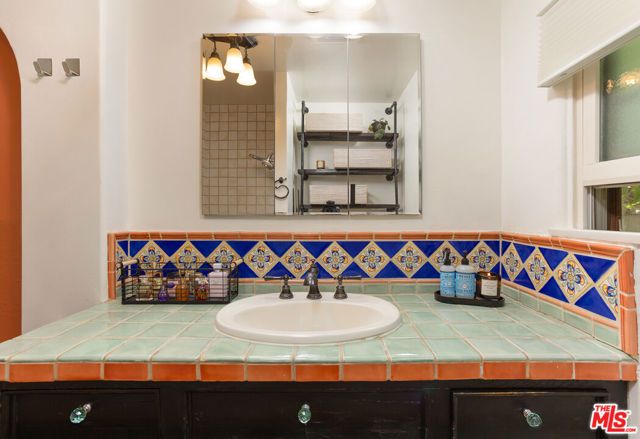 5120 Willowcrest Avenue, North Hollywood (los Angeles), CA 91601