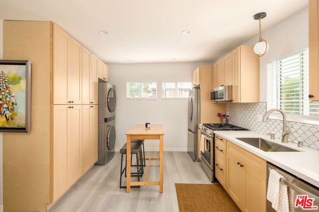 5120 Willowcrest Avenue, North Hollywood (los Angeles), CA 91601