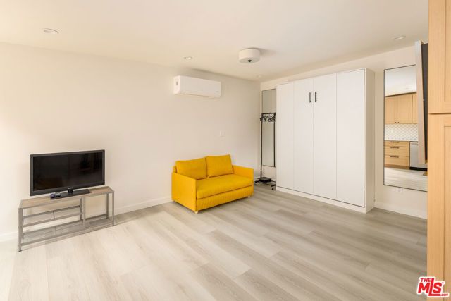 5120 Willowcrest Avenue, North Hollywood (los Angeles), CA 91601