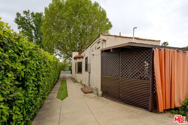 5120 Willowcrest Avenue, North Hollywood (los Angeles), CA 91601