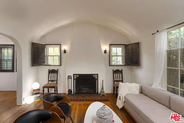 5120 Willowcrest Avenue, North Hollywood (los Angeles), CA 91601