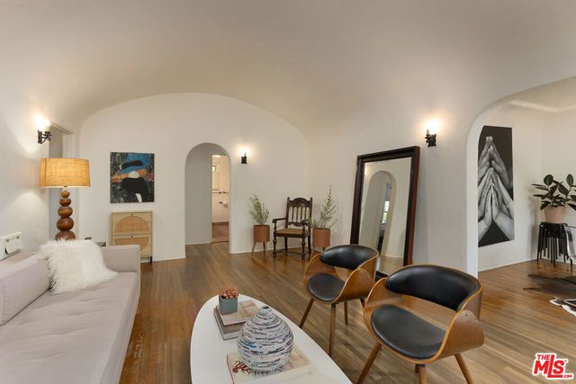 5120 Willowcrest Avenue, North Hollywood (los Angeles), CA 91601