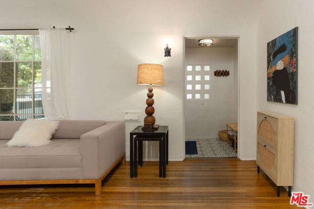 5120 Willowcrest Avenue, North Hollywood (los Angeles), CA 91601