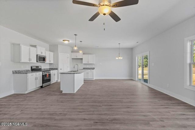 313 E Theriault Court, Jacksonville, NC 28540