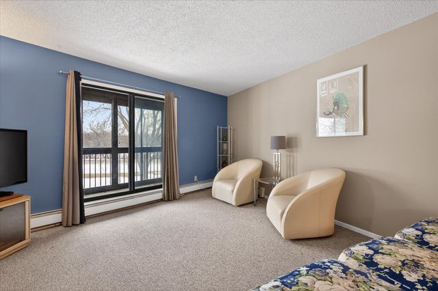 2680 Oxford Street N 125, Roseville, MN 55113