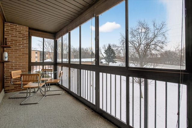 2680 Oxford Street N 125, Roseville, MN 55113