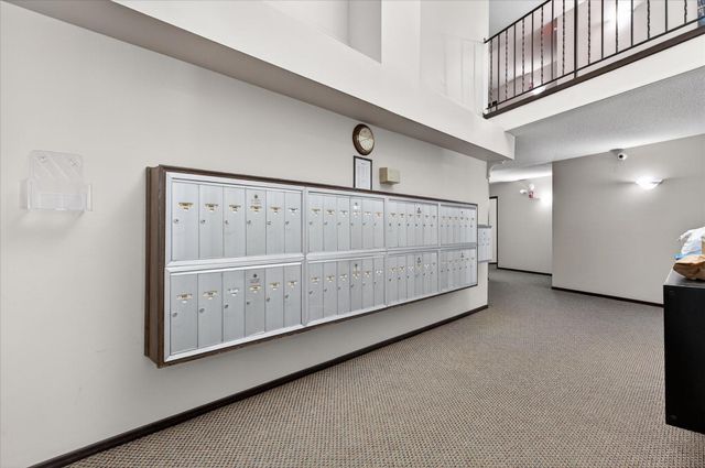 2680 Oxford Street N 125, Roseville, MN 55113